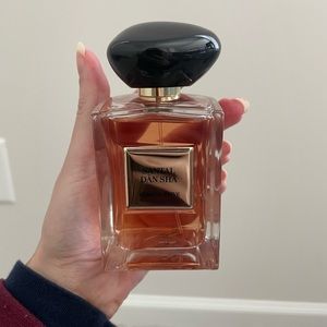 Armani Santal Dan Sha perfume
